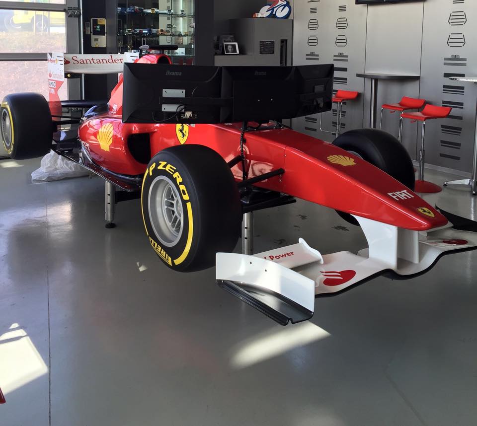 Idée cadeau: Le simulateur F1 Ferrari à 6 millions de $ !